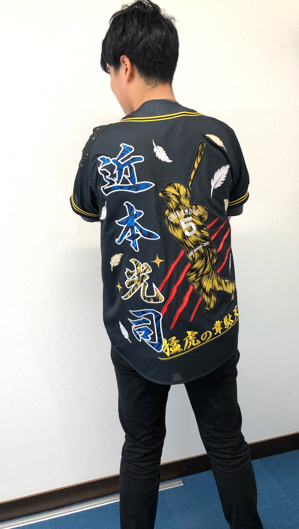 阪神タイガース　近本光司選手　ホーム用ユニフォーム　Mサイズ